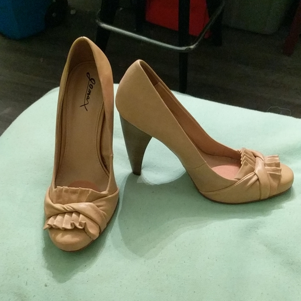 Size 9 Lenox Hi 11 stilettos